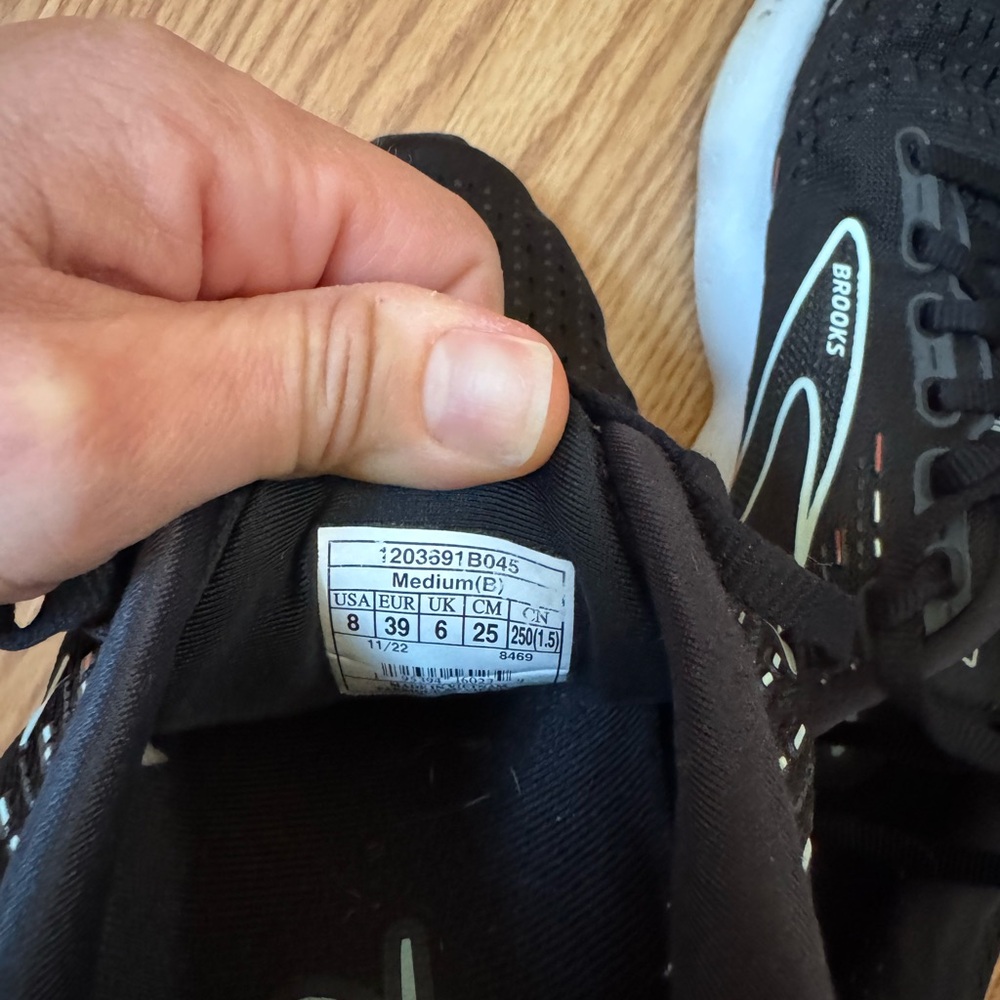 Womens Brooks Black, White, and Orange Glycerin Running Sneakers. Size 8 - Picture 7 of 9